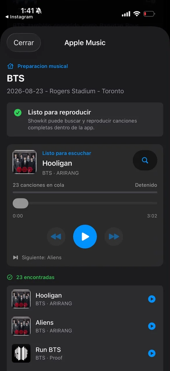 Preparación musical de un setlist en Showkit con el reproductor de Apple Music y la lista de canciones.